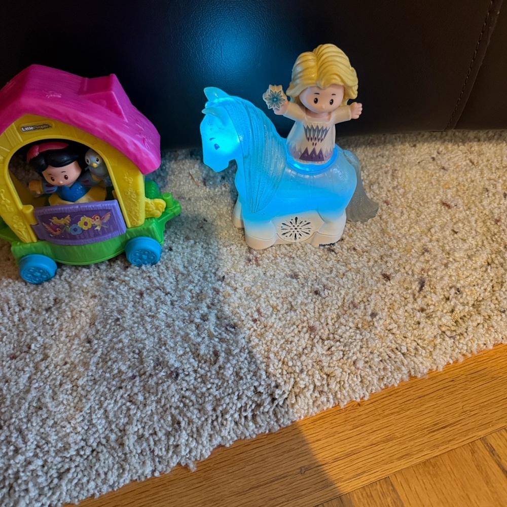 Fisher price little people Elsa and Nokk plus Snow White float